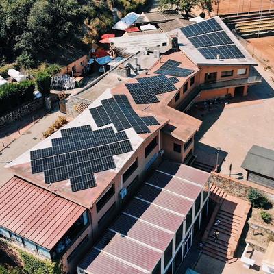 Instalación en Club Esportiu de Valldoreix, 55.49kWp, Sungrow