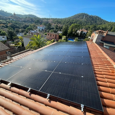 Instalación en vivienda unifamiliar en Sant Cugat del Vallès, 11.85kWp, Sungrow